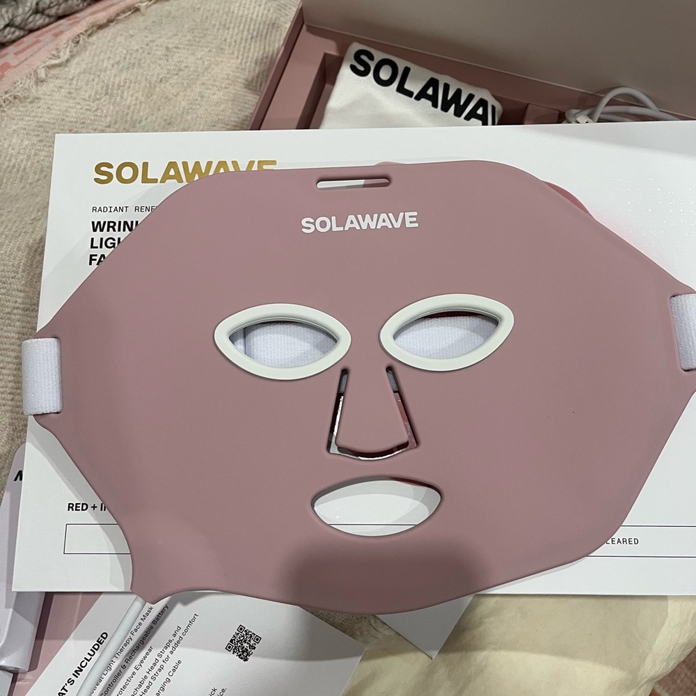 Solawave Wrinkle Retreat Light Therapy Face Mask
